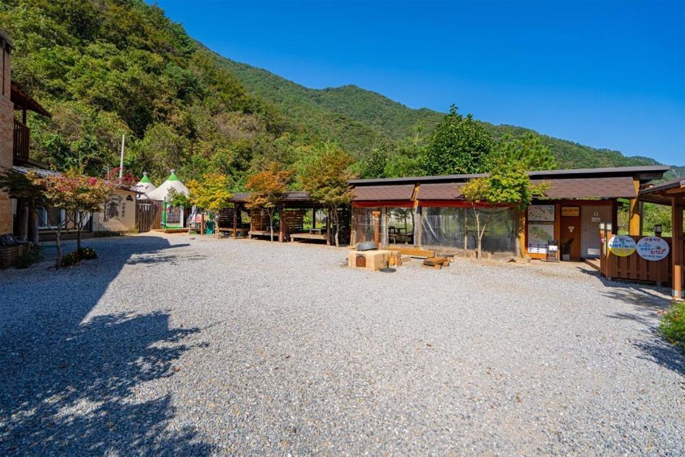 Kim Satgat Heukjib Yiyagi Hotel Yeongwol Exterior foto